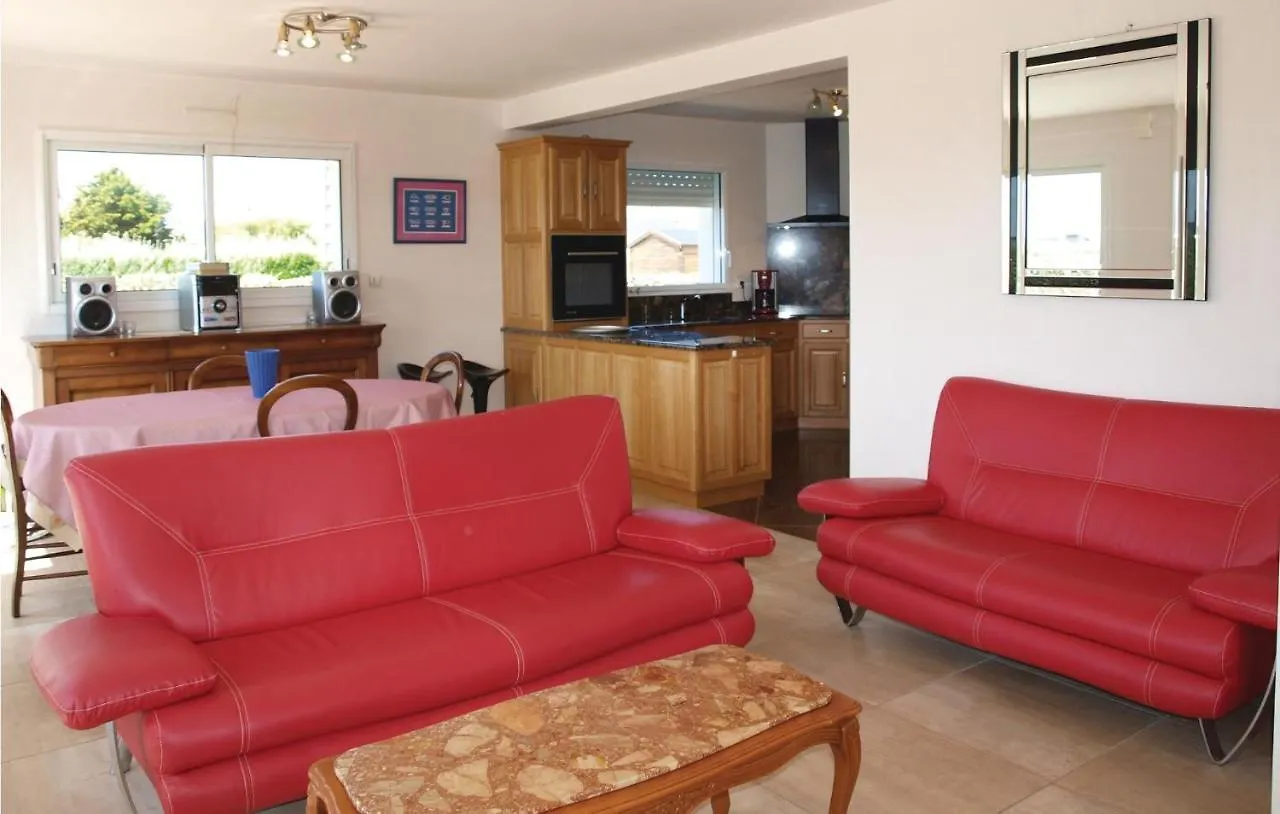 2 Bedroom Awesome Home In Kerlouan