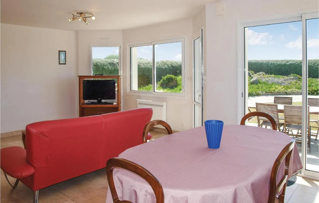 2 Bedroom Awesome Home In Kerlouan Франция