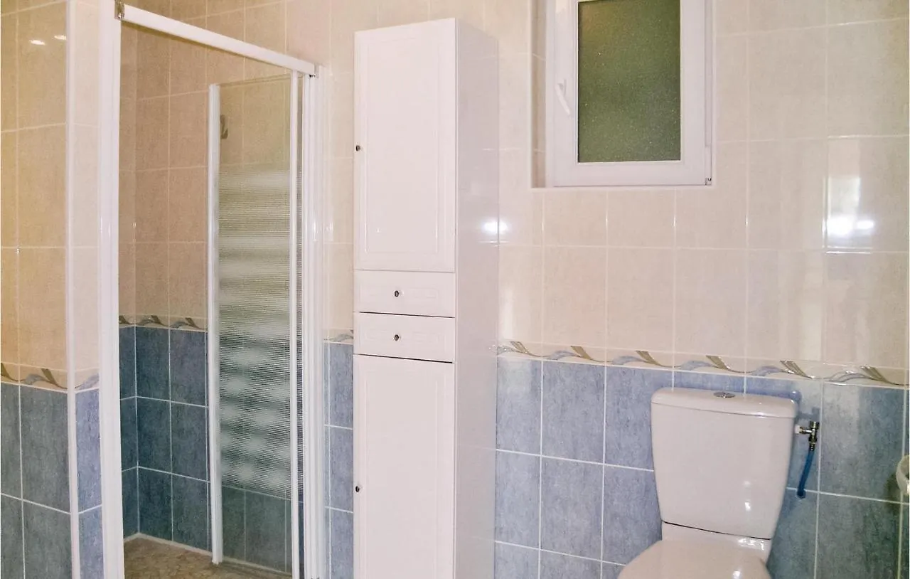 2 Bedroom Awesome Home In Kerlouan Дом отдыха